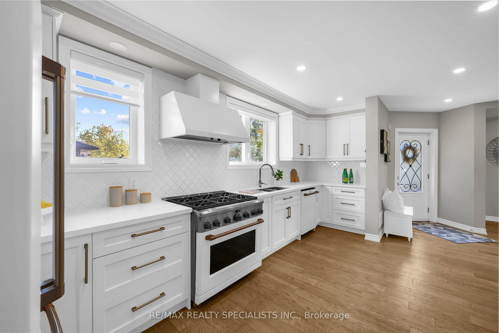 46 Elizabeth Street S - Photo 17