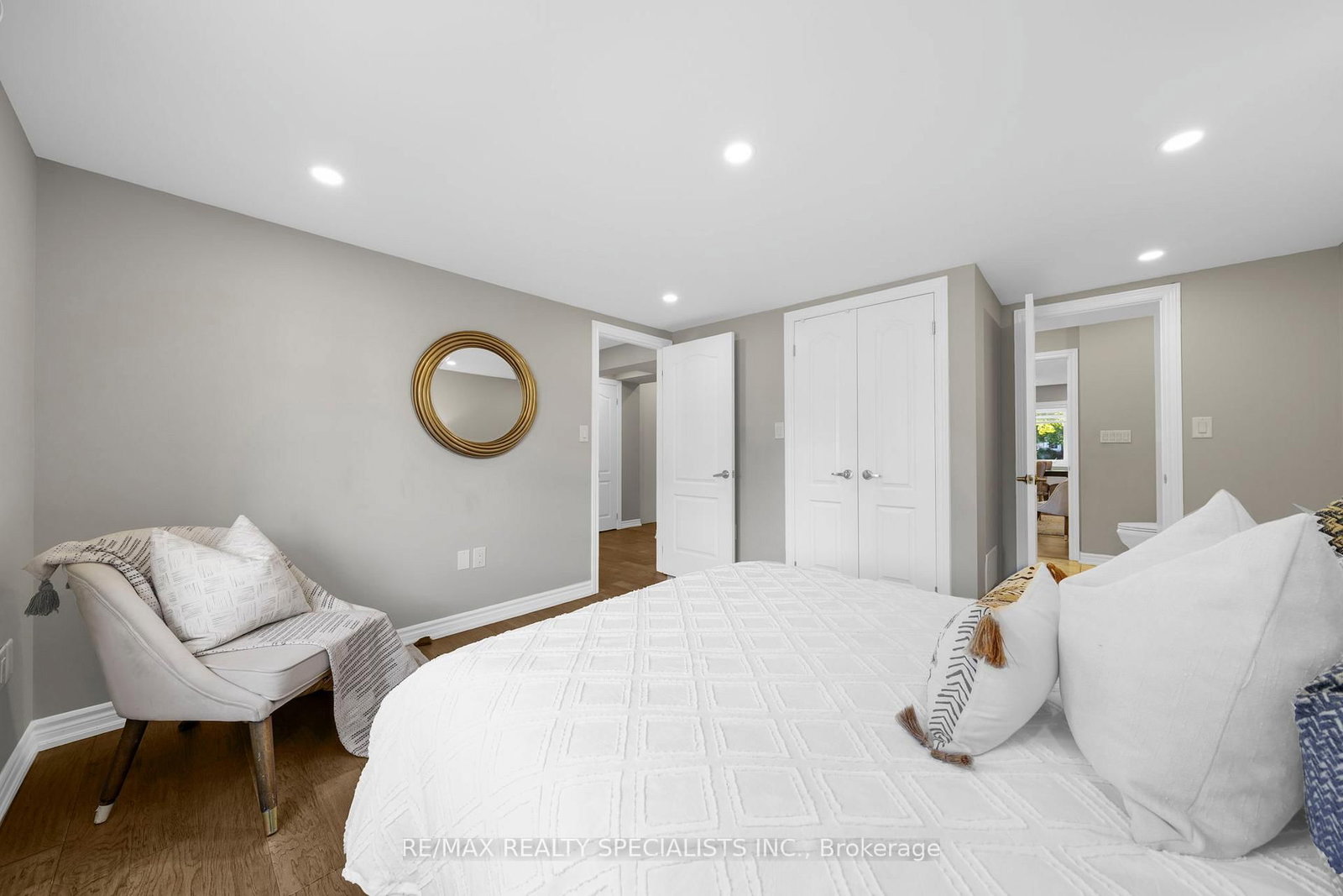 46 Elizabeth Street S - Photo 21