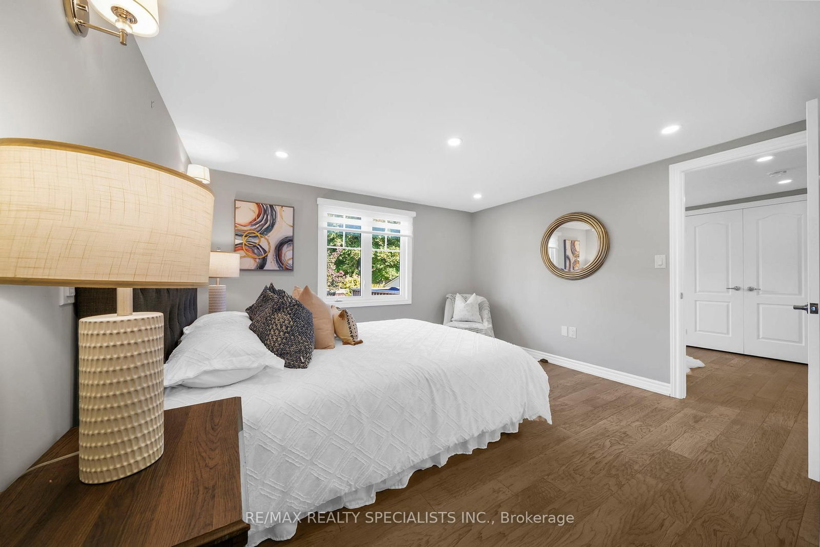 46 Elizabeth Street S - Photo 22