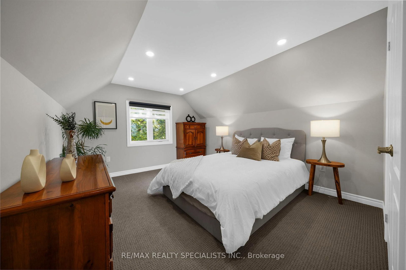 46 Elizabeth Street S - Photo 28