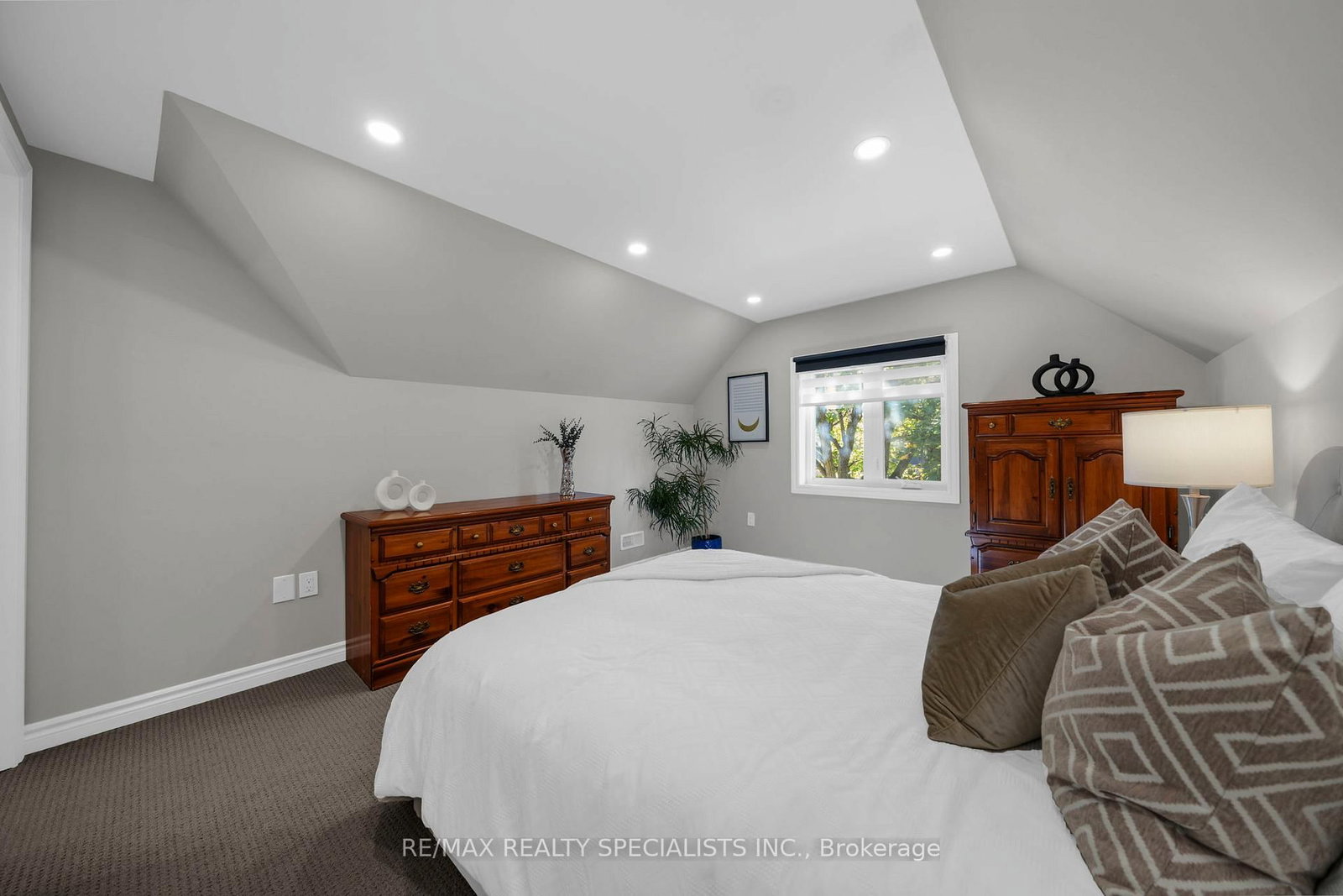 Detached House for sale at 46 Elizabeth Street, Brampton, Ontario, L6Y 1R1 - Downtown Brampton - MLS: W12980348