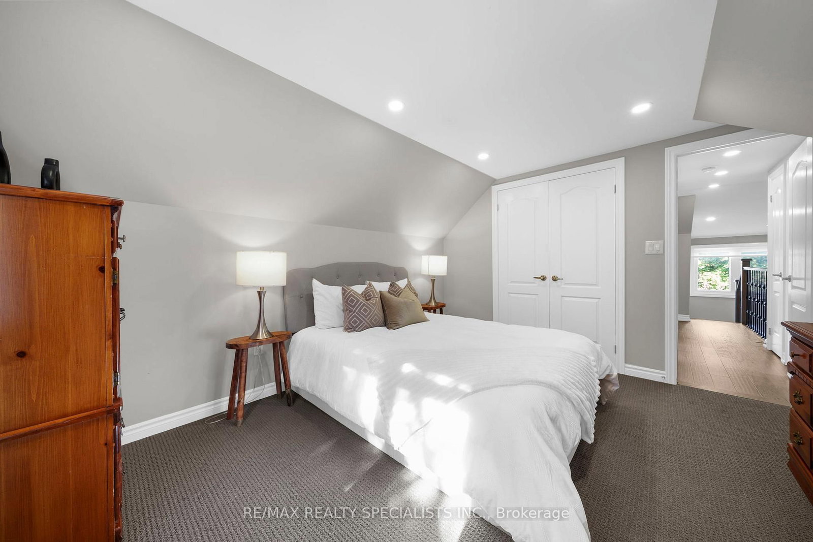 46 Elizabeth Street S - Photo 30