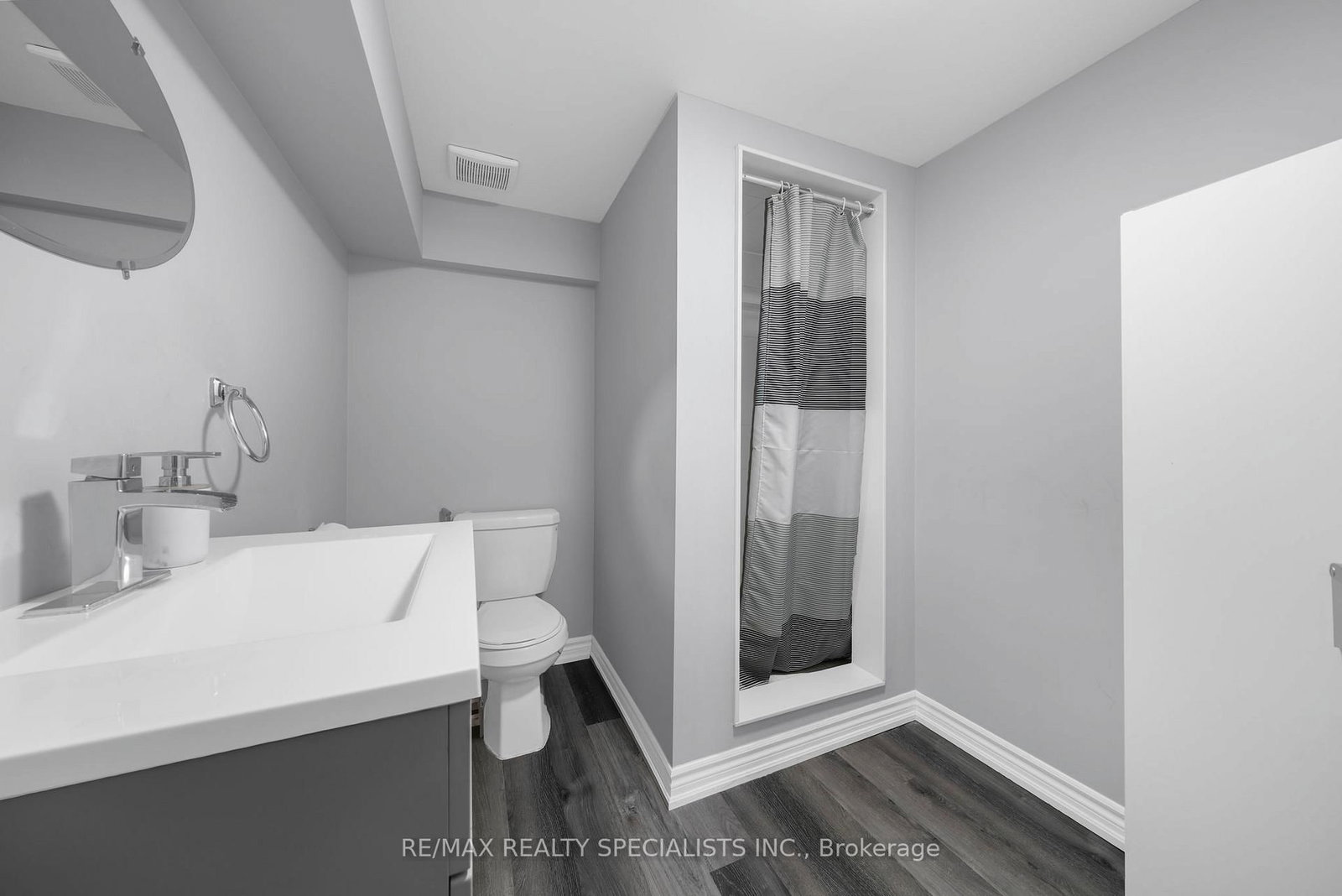 46 Elizabeth Street S - Photo 32