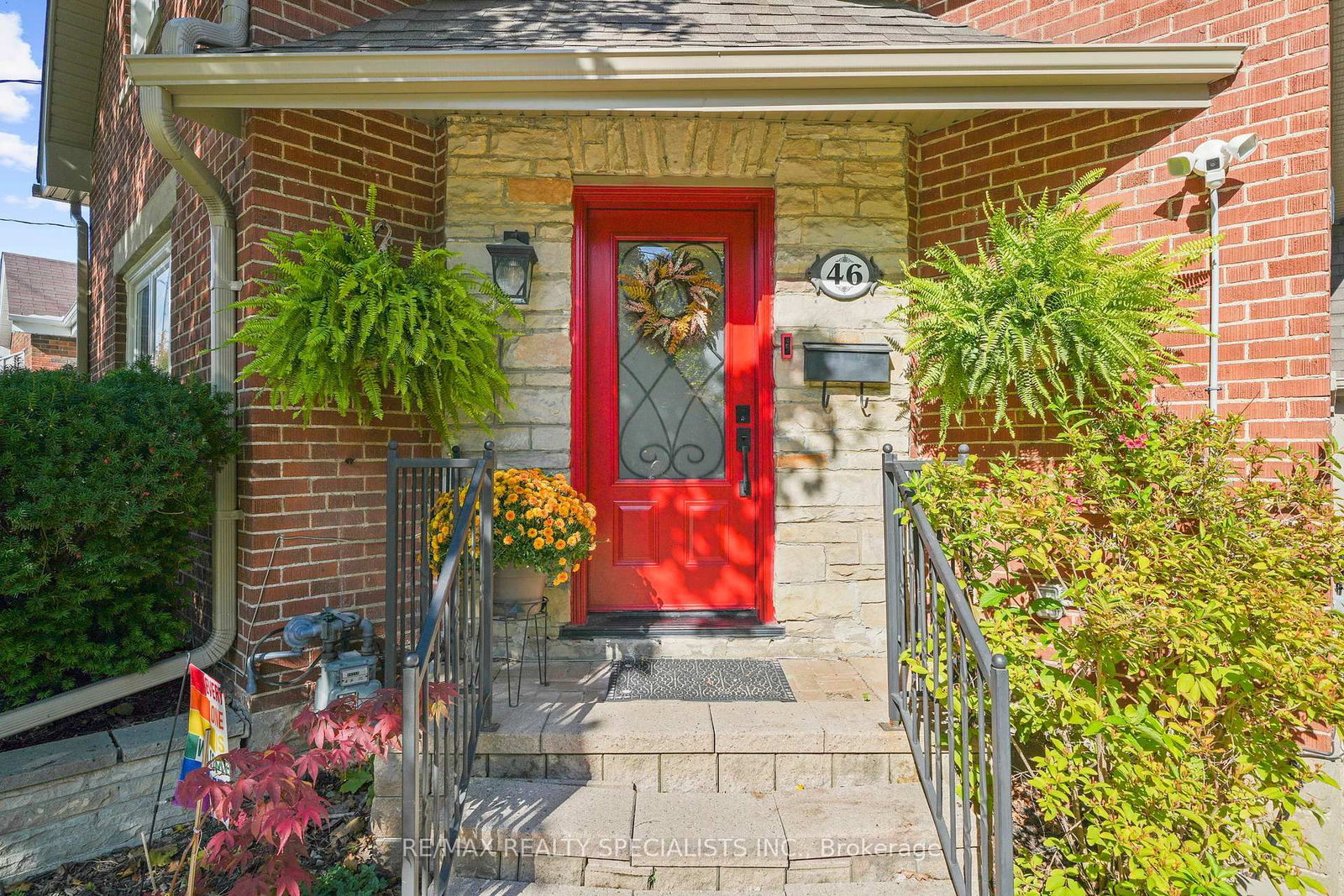 Detached House for sale at 46 Elizabeth Street, Brampton, Ontario, L6Y 1R1 - Downtown Brampton - MLS: W12980348