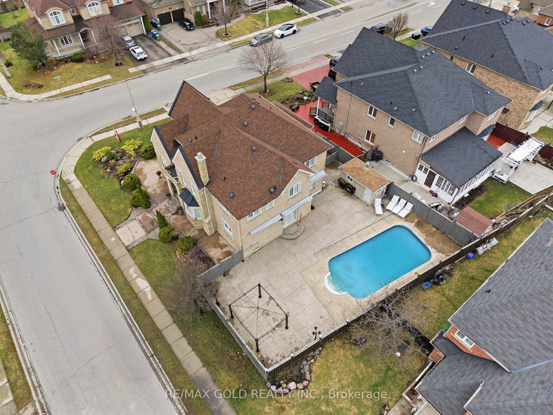 2 Calderstone Rd, Brampton, L6P 2A4 | Image 2