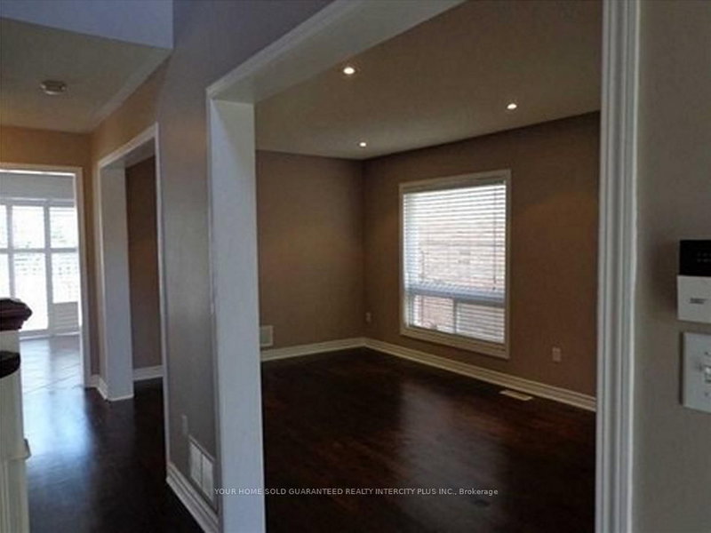 19 Wetmeadow Dr, Brampton, L7A 2T6 | Image 2