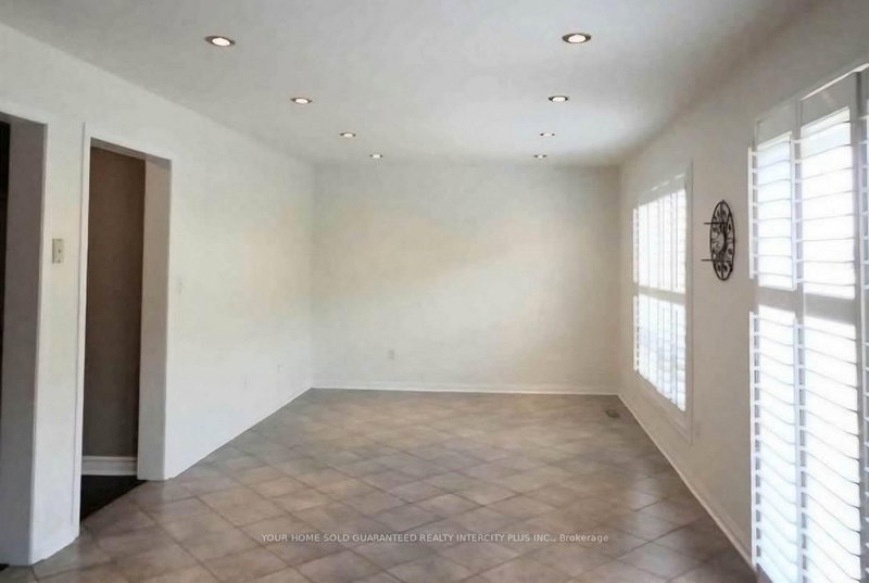 19 Wetmeadow Dr, Brampton, L7A 2T6 | Image 3