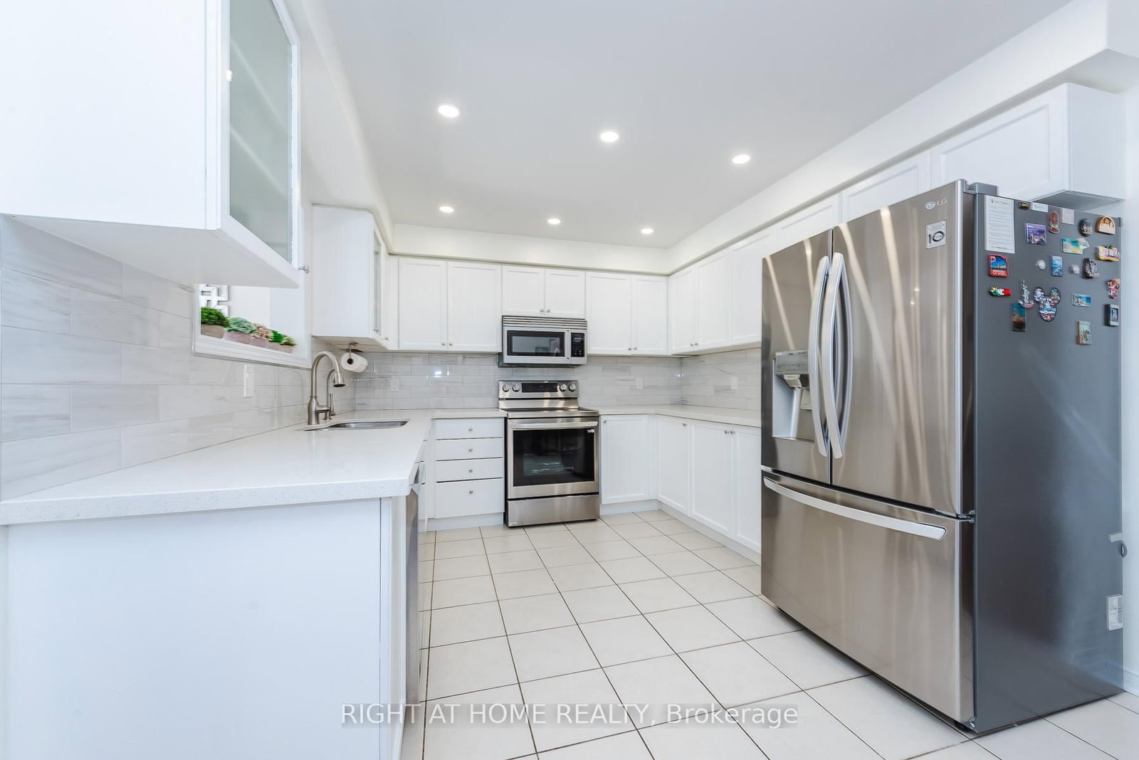 Semi-Detached House for sale at 1268 Newell Street, Milton, Ontario, L9T 6C2 - Dempsey - MLS: W12980750