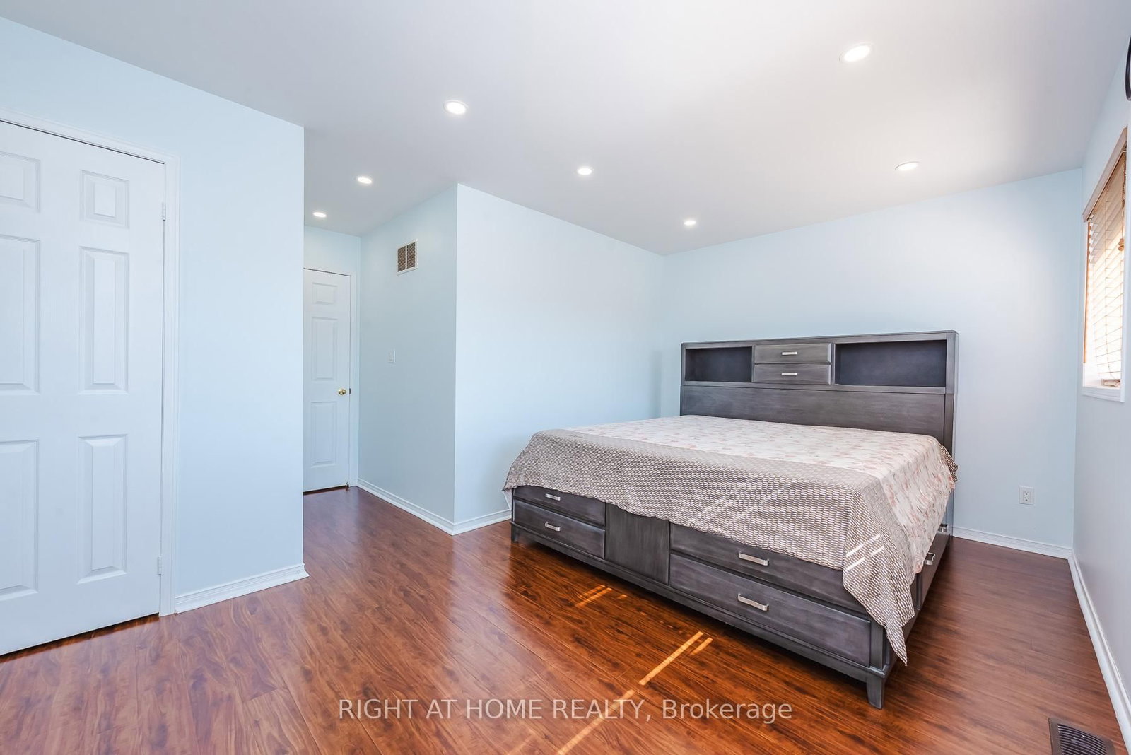 Semi-Detached House for sale at 1268 Newell Street, Milton, Ontario, L9T 6C2 - Dempsey - MLS: W12980750