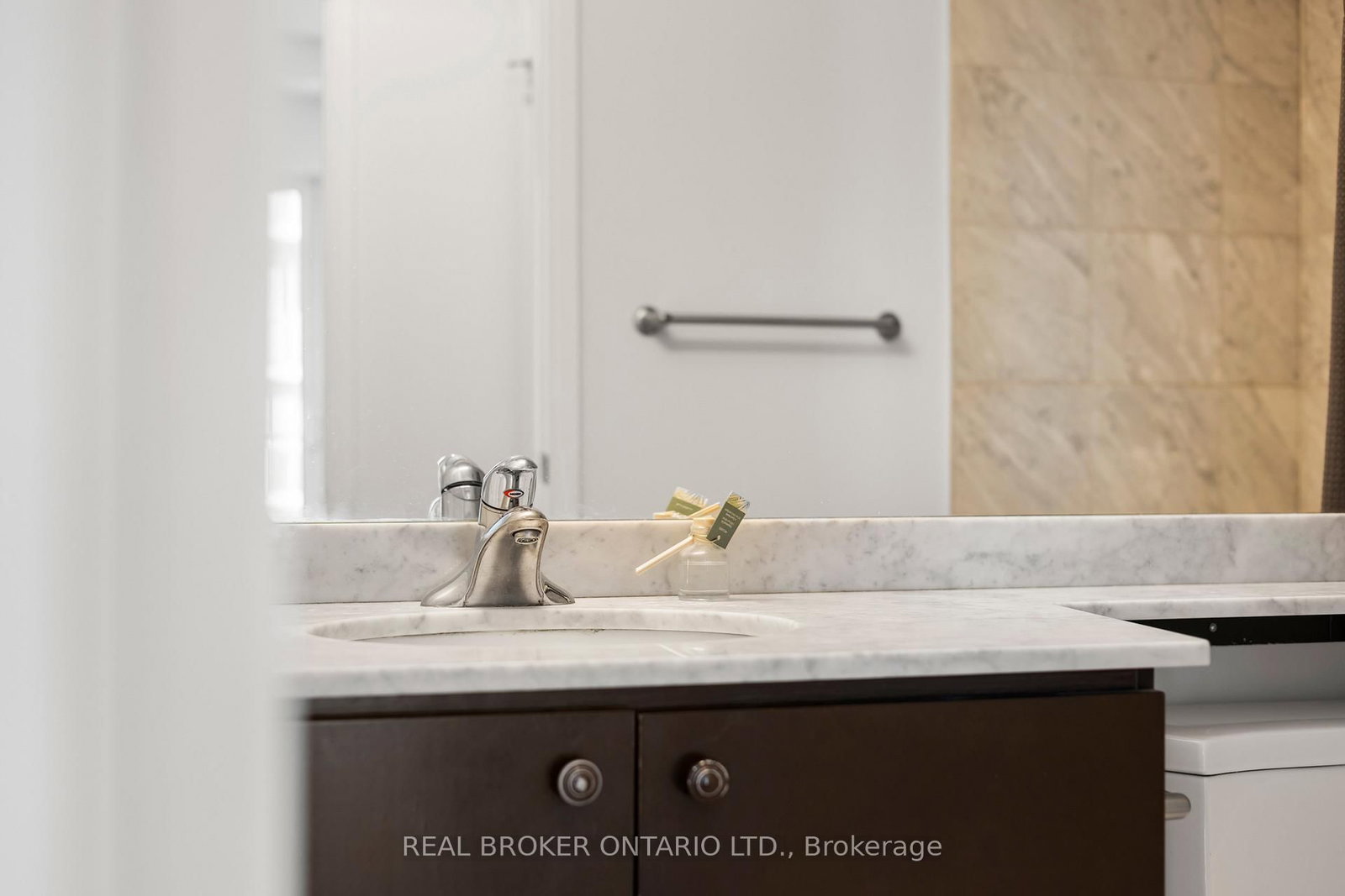 50 Absolute Avenue, Unit 3105 - Photo 22