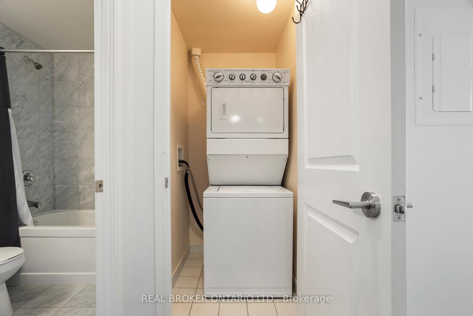 50 Absolute Avenue, Unit 3105 - Photo 23