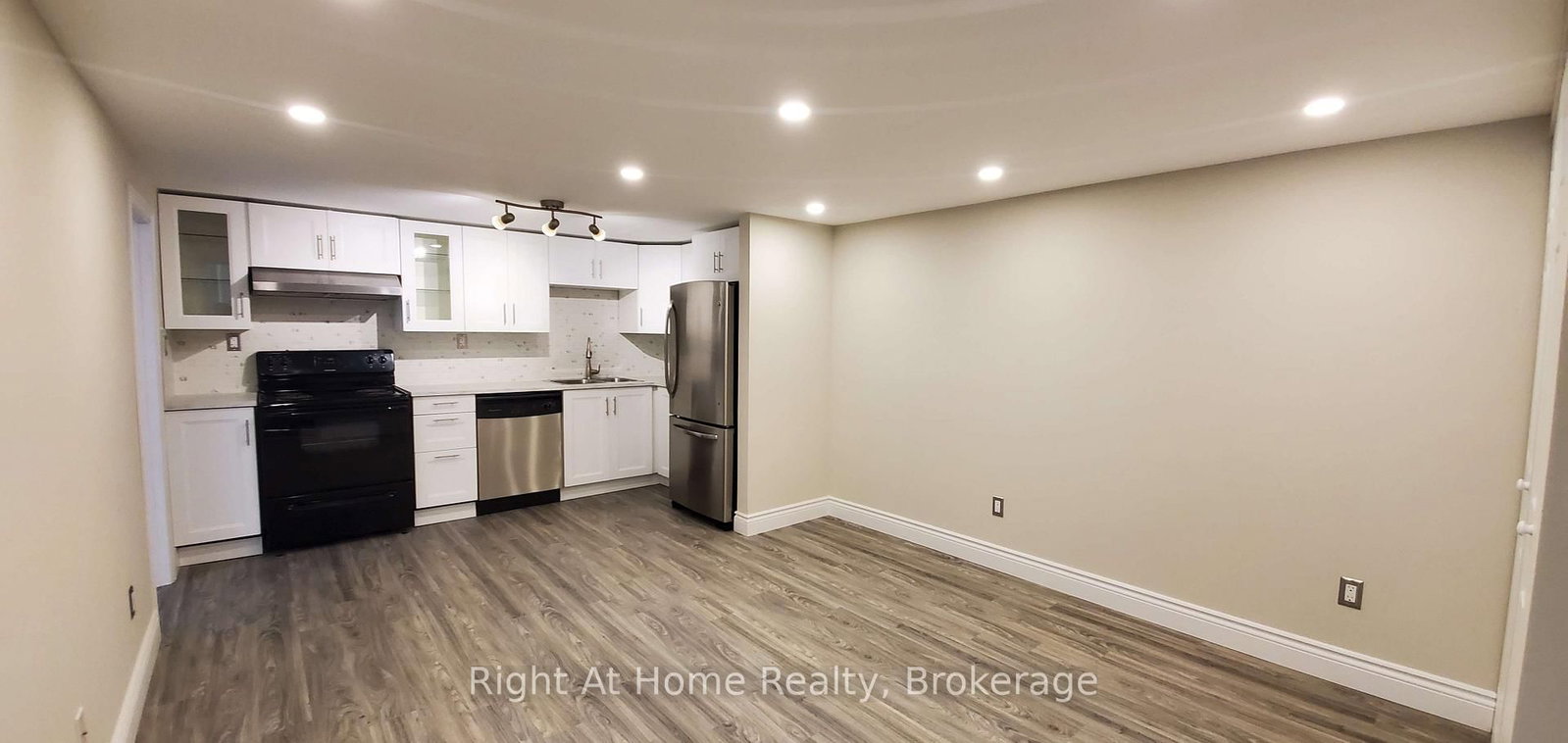 2192 BRIDGE, Oakville 8