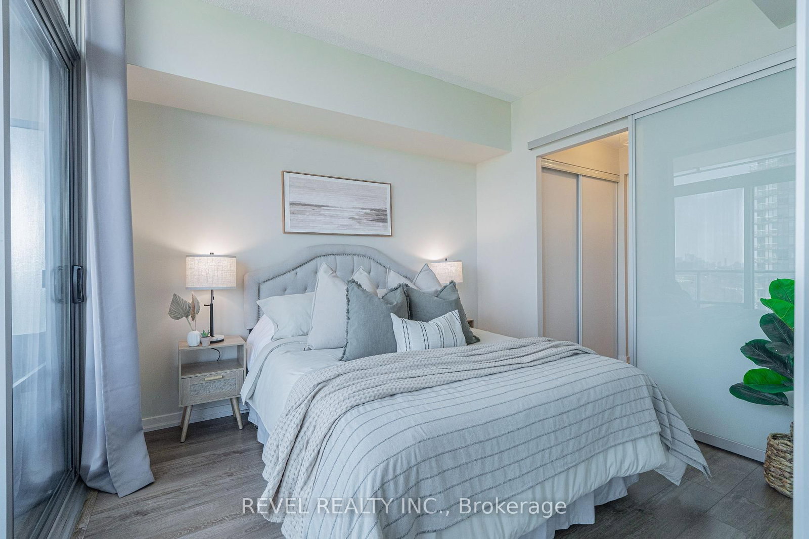 103 The Queensway Avenue, Unit 1616 - Photo 8