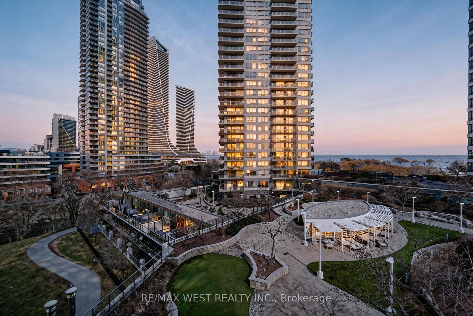 15 Legion Road, Unit 607 - Photo 15