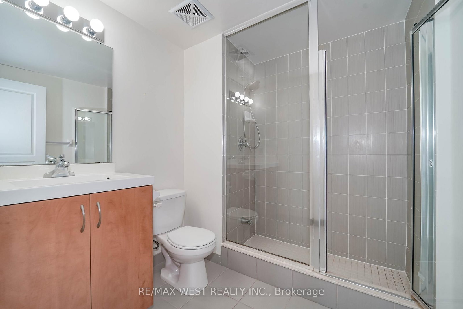 15 Legion Road, Unit 607 - Photo 6