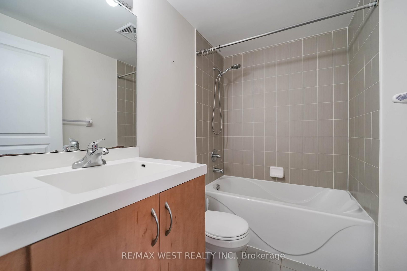 15 Legion Road, Unit 607 - Photo 8