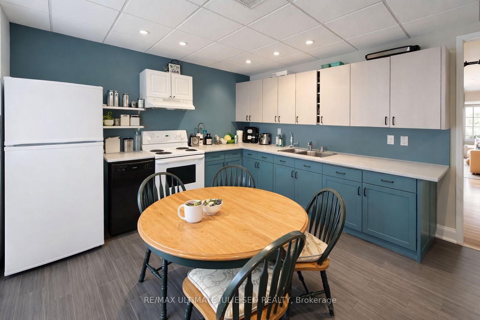 1611 Bloor Street W - Photo 11