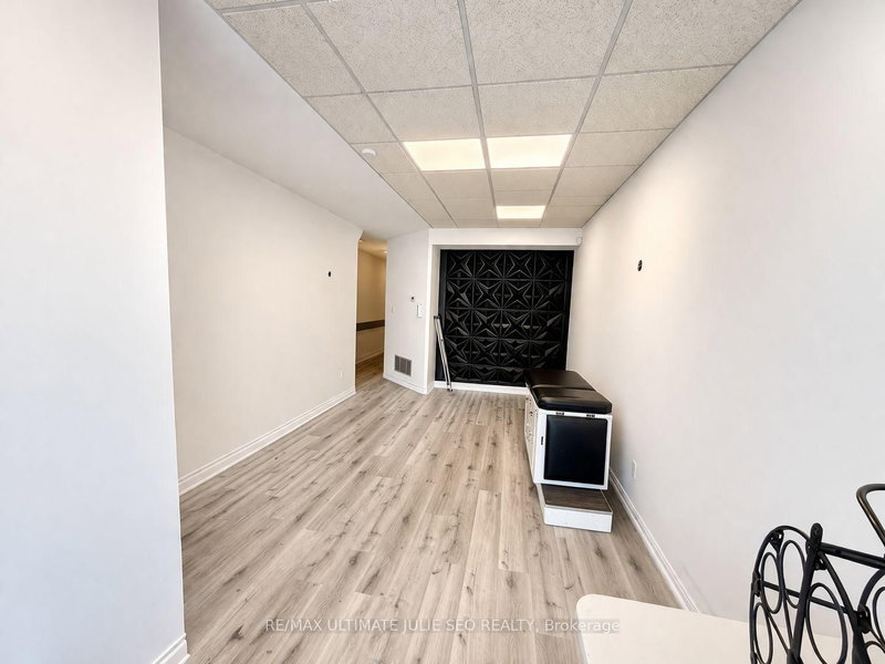 1611 Bloor St W, Toronto, M6P 1A6 | Image 3