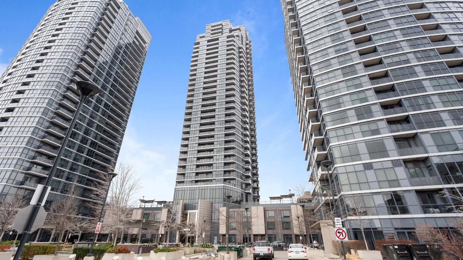 Suite 2607 at 5 Valhalla Inn Road offers a rare corner residence with unobstructed southwest views stretching to Lake Ontario. One of the largest 1-bed + den layouts in the building, the suite is thoughtfully designed to balance comfort, scale, and flexibility. Floor-to-ceiling windows wrap the living space, filling the home with natural light throughout the day and enhancing the sense of openness created by nine-foot ceilings and a well-proportioned layout. The contemporary kitchen is sleek and functional, complete with granite countertops and a centre island. Modern flooring runs throughout, contributing to a bright and refined living environment. The versatile den provides an ideal flex space, well-suited as a home office, study area, or multi-purpose use. Residents enjoy access to a full complement of amenities, including a fully equipped fitness centre, indoor swimming pool, party and entertainment room, guest suites, ample visitor parking, and 24-hour security. Ideally located near public transit, shopping, dining, and major highways, this address offers exceptional convenience for commuters and everyday urban living. A well-balanced offering that brings together space, natural light, and expansive views in a connected West End setting.