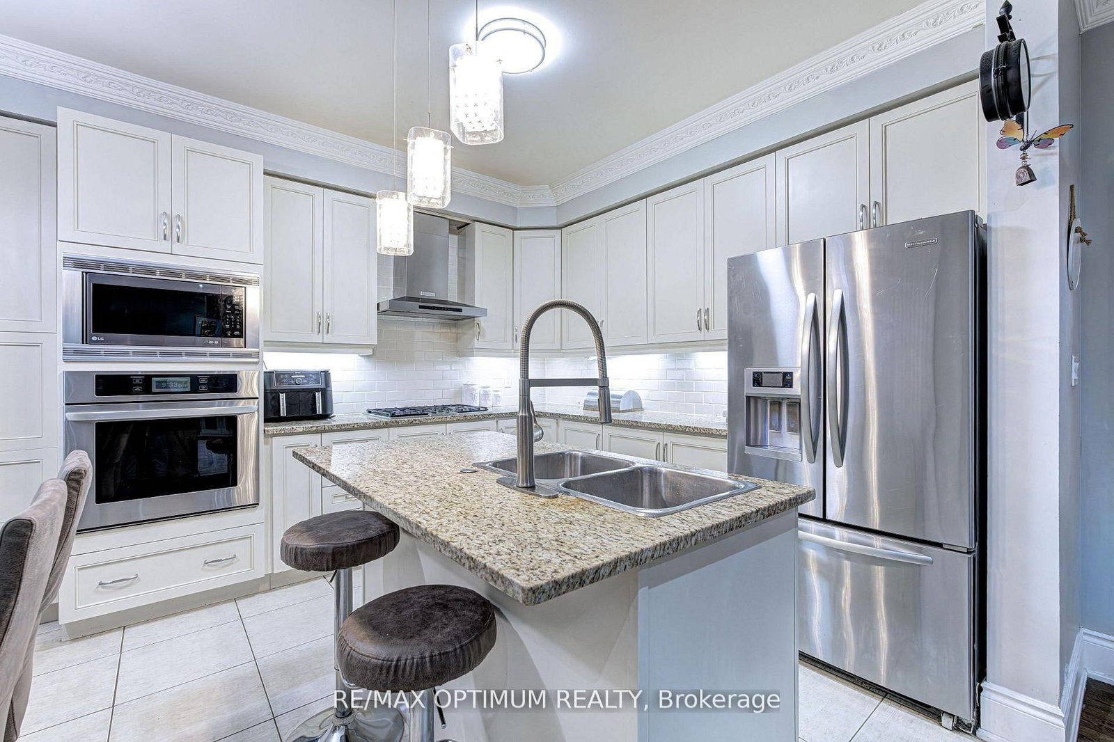 Detached House for sale at 19 Teal Crest Circle, Brampton, Ontario, L6X 2Z6 - Credit Valley - MLS: W12981360