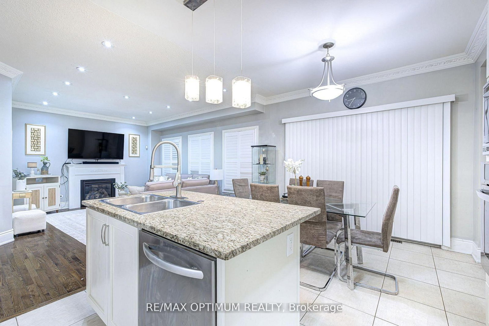 Detached House for sale at 19 Teal Crest Circle, Brampton, Ontario, L6X 2Z6 - Credit Valley - MLS: W12981360