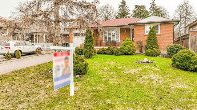 11 Edgebrook Crescent