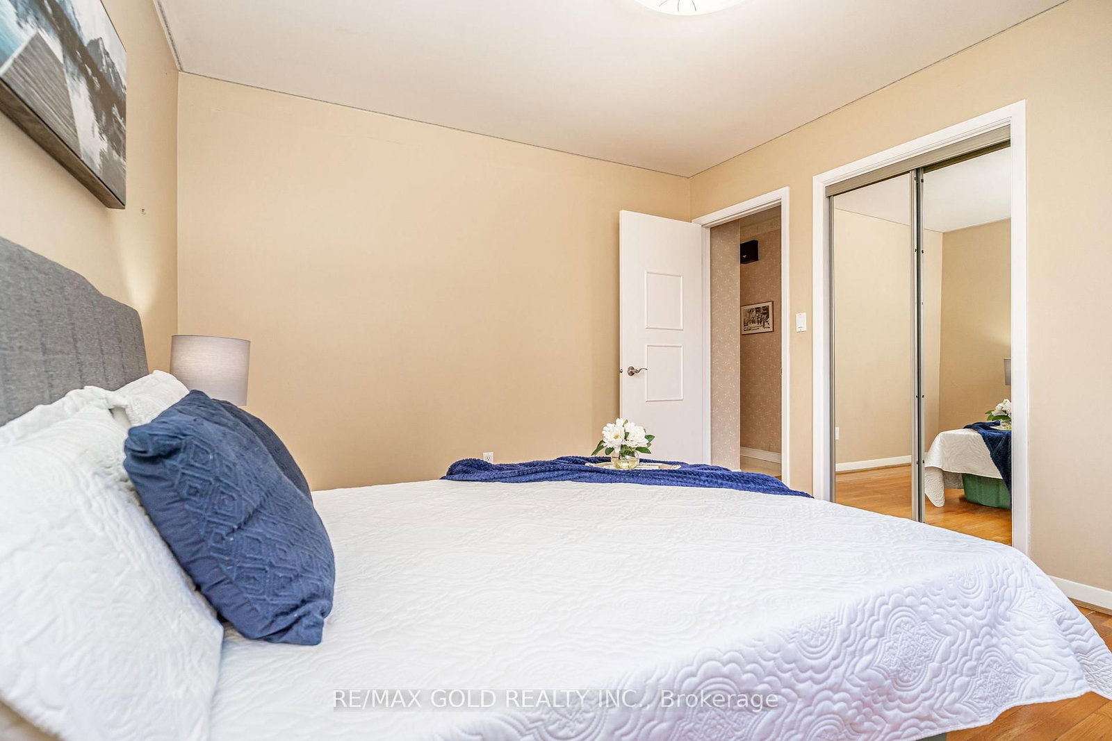 Detached House for sale at 11 Edgebrook Crescent, Brampton, Ontario, L6T 1Y6 - Southgate - MLS: W12981370