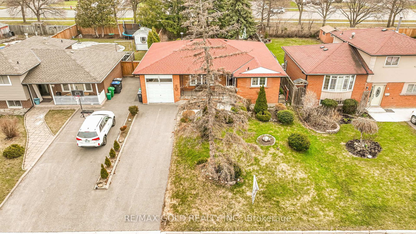 Detached House for sale at 11 Edgebrook Crescent, Brampton, Ontario, L6T 1Y6 - Southgate - MLS: W12981370