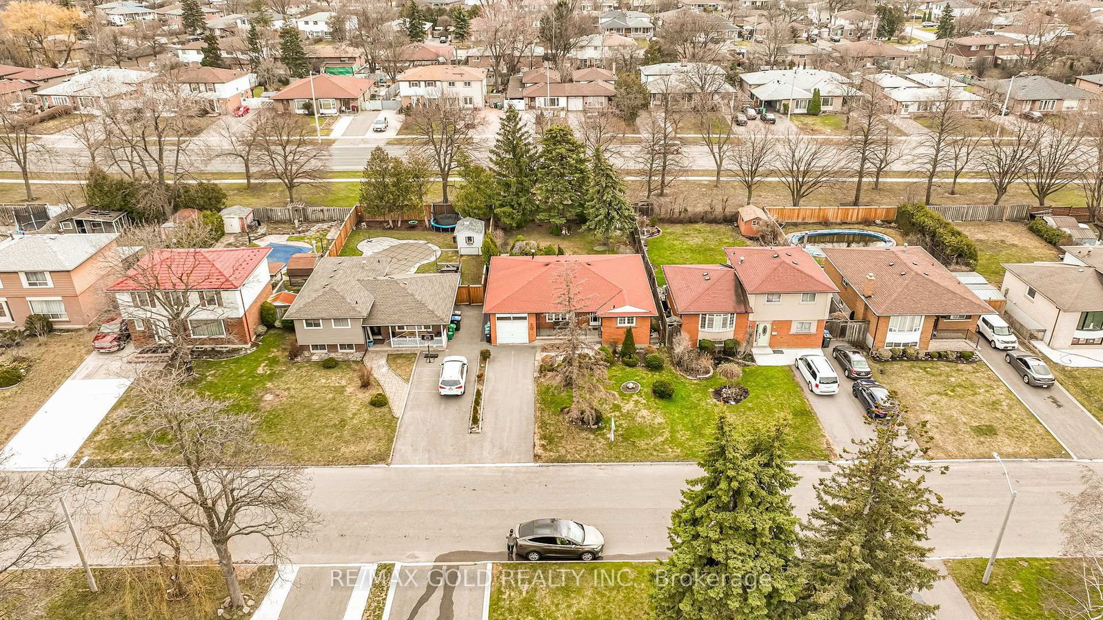 Detached House for sale at 11 Edgebrook Crescent, Brampton, Ontario, L6T 1Y6 - Southgate - MLS: W12981370