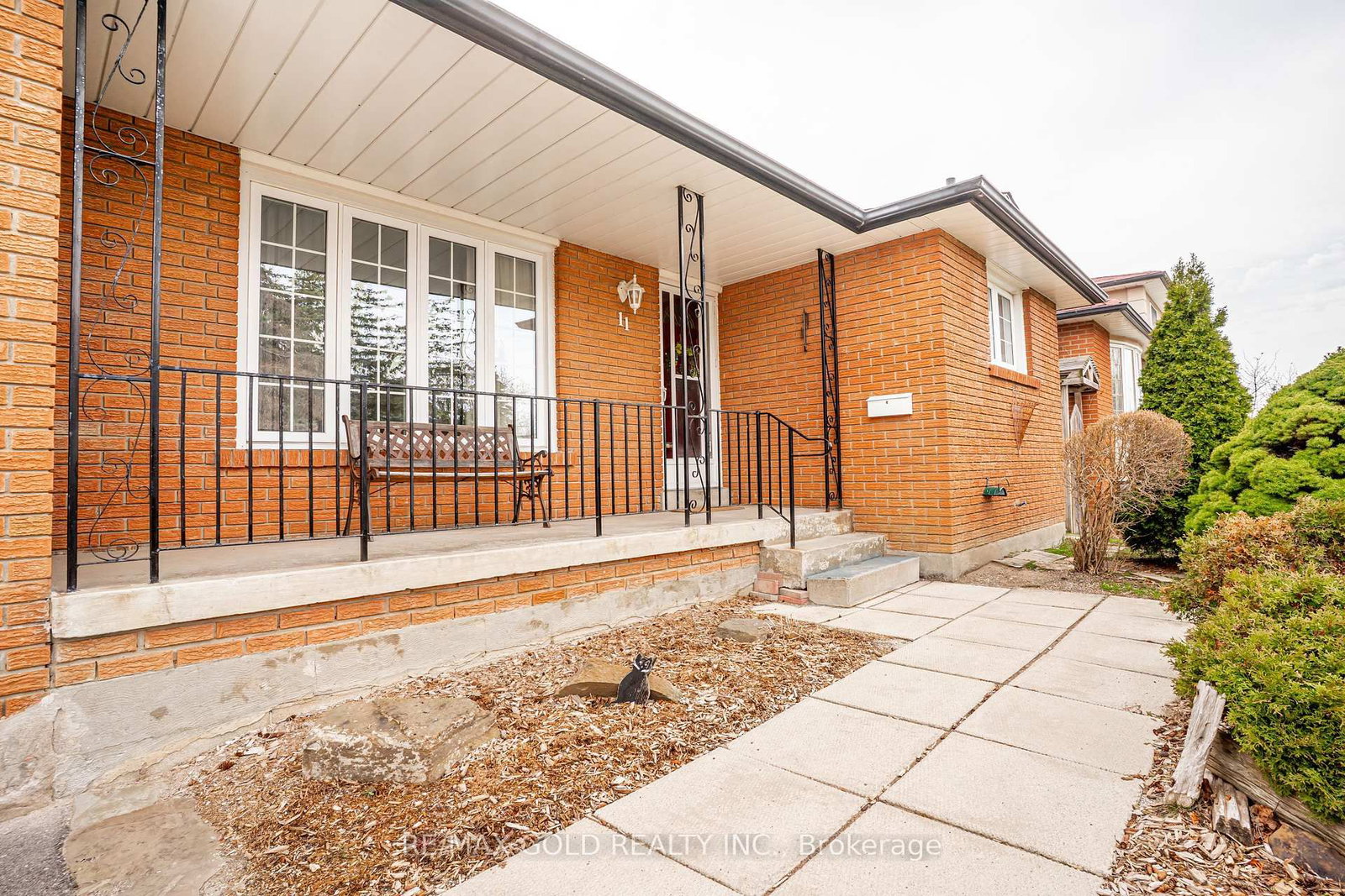 Detached House for sale at 11 Edgebrook Crescent, Brampton, Ontario, L6T 1Y6 - Southgate - MLS: W12981370