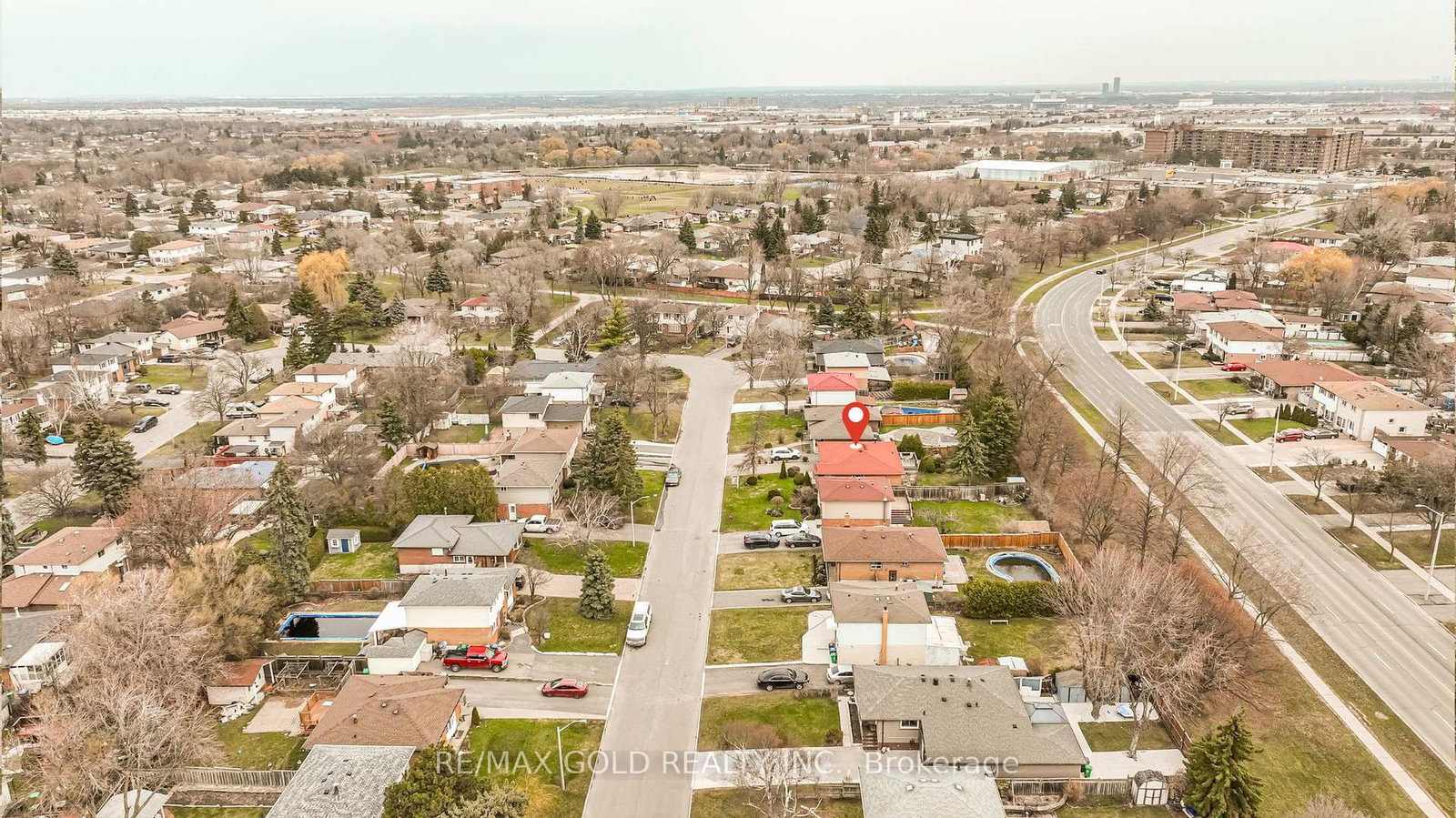 Detached House for sale at 11 Edgebrook Crescent, Brampton, Ontario, L6T 1Y6 - Southgate - MLS: W12981370
