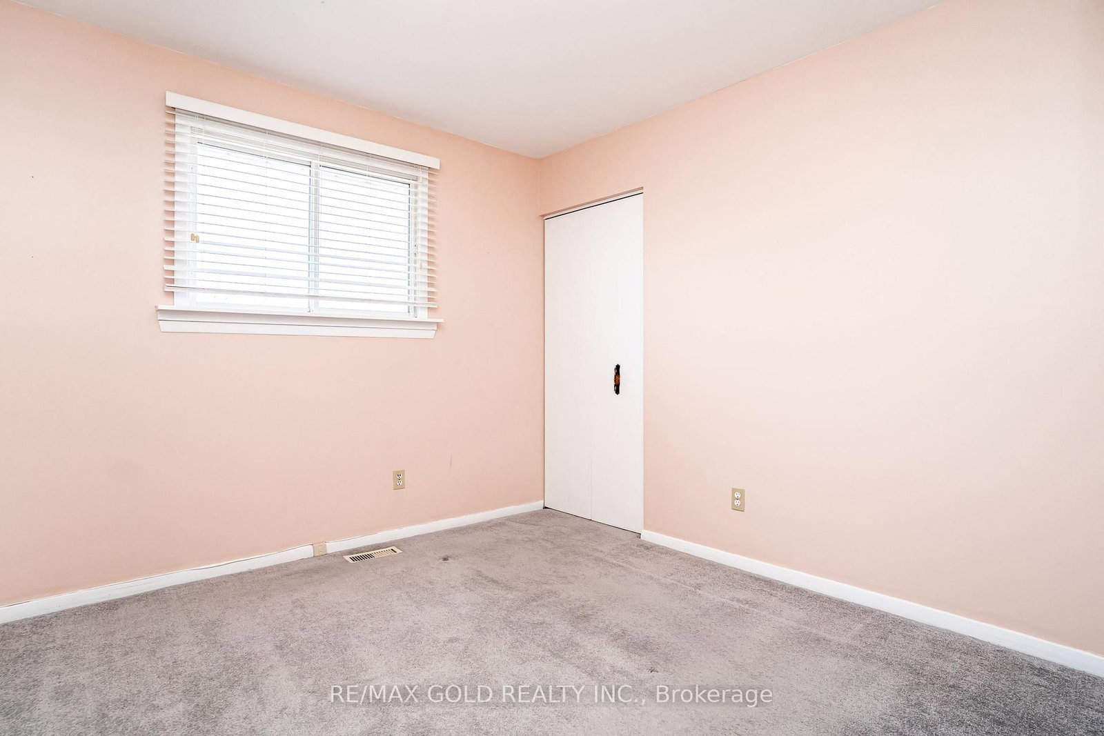 Detached House for sale at 34 Deerfield Crescent, Brampton, Ontario, L6T 1K7 - Southgate - MLS: W12981394