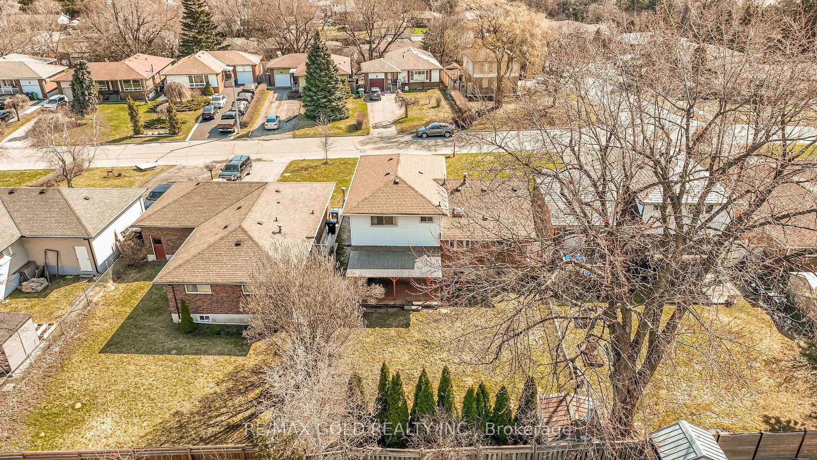 Detached House for sale at 34 Deerfield Crescent, Brampton, Ontario, L6T 1K7 - Southgate - MLS: W12981394