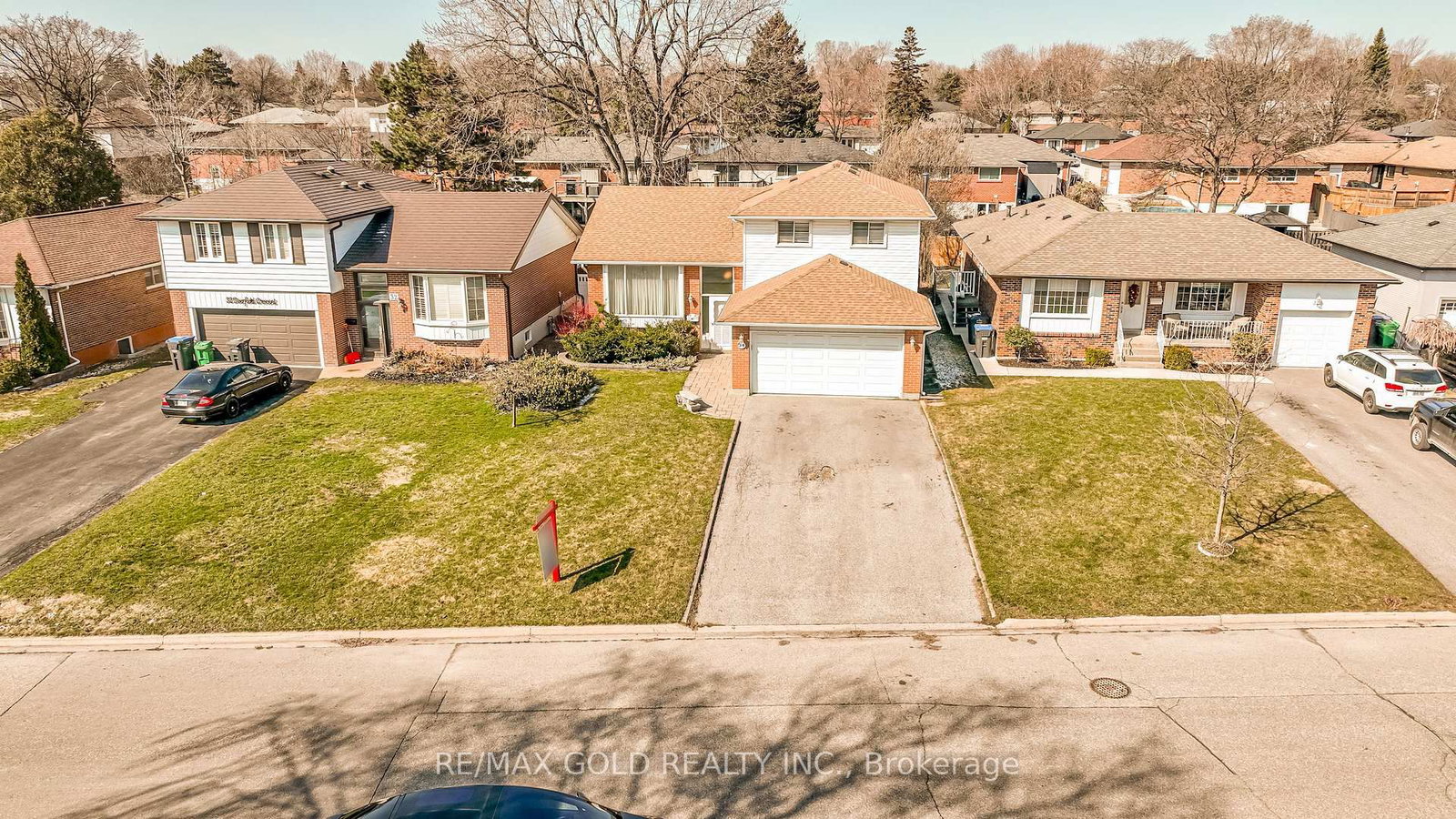 Detached House for sale at 34 Deerfield Crescent, Brampton, Ontario, L6T 1K7 - Southgate - MLS: W12981394