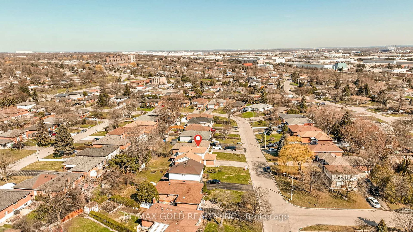 Detached House for sale at 34 Deerfield Crescent, Brampton, Ontario, L6T 1K7 - Southgate - MLS: W12981394