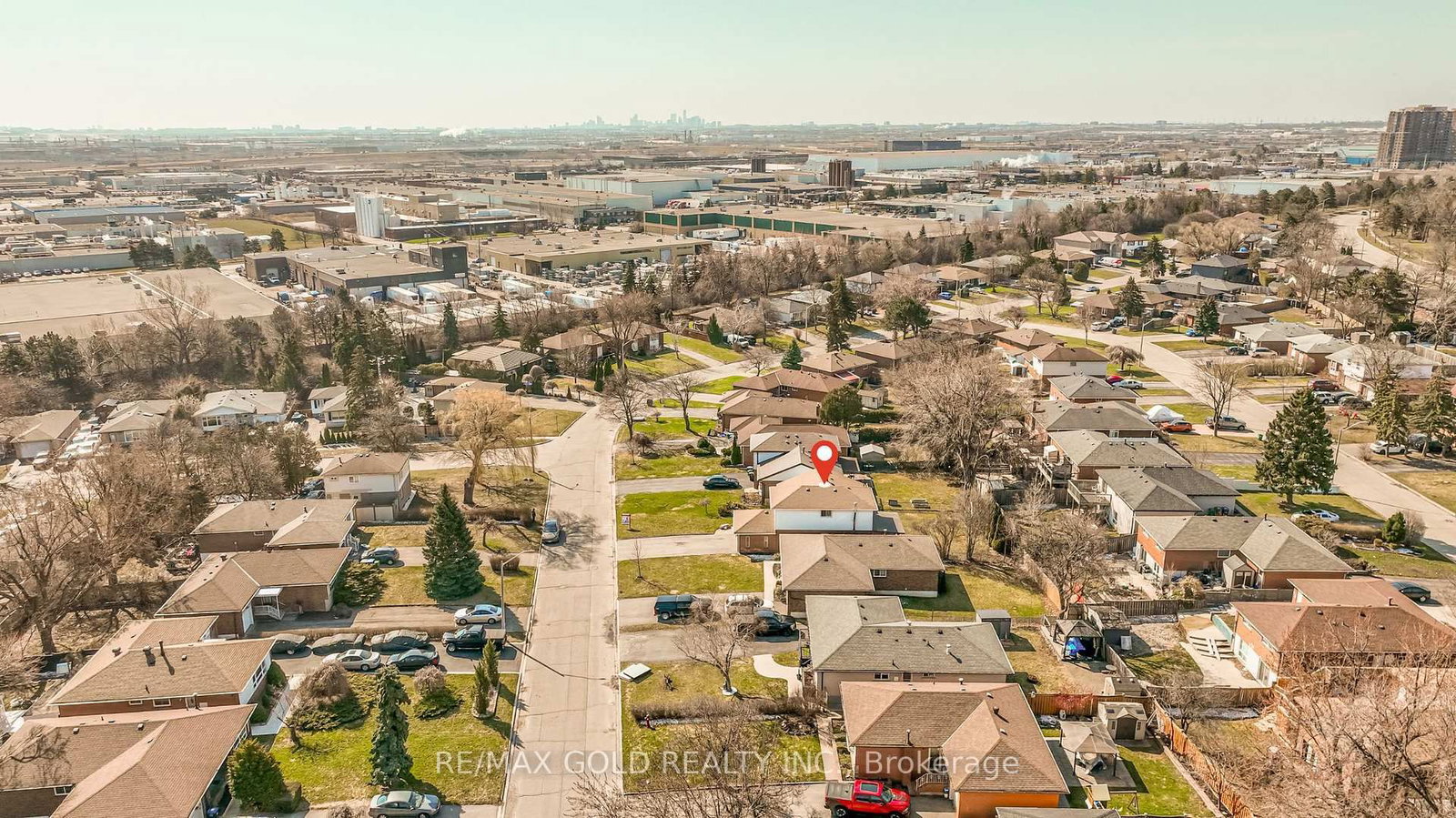 Detached House for sale at 34 Deerfield Crescent, Brampton, Ontario, L6T 1K7 - Southgate - MLS: W12981394