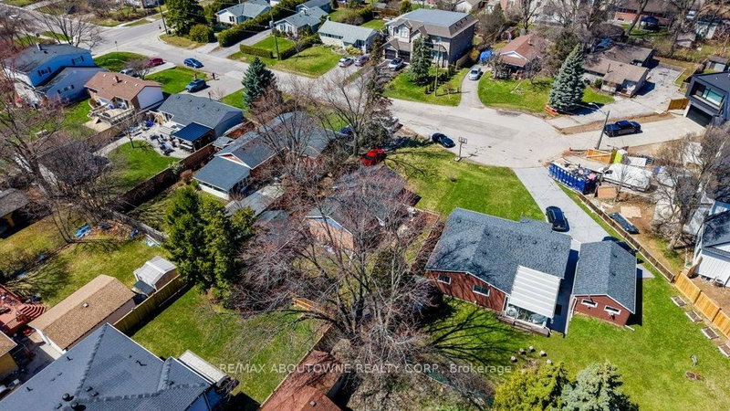 114 Ringwood Rd, Oakville, L6H 1K2 | Image 3