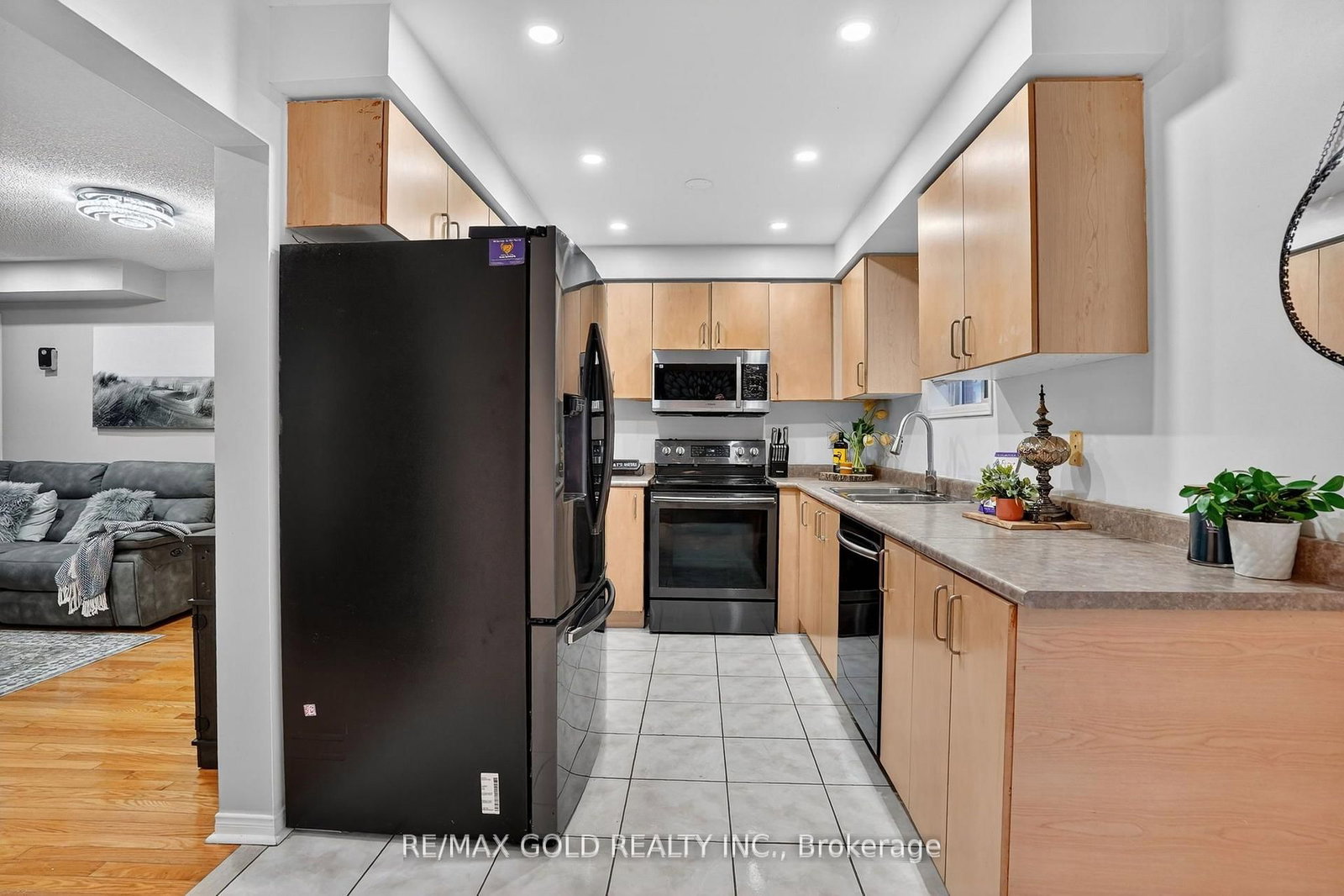 Detached House for sale at 25 Spencer Drive, Brampton, Ontario, L7A 2A2 - Fletcher's Meadow - MLS: W12981636