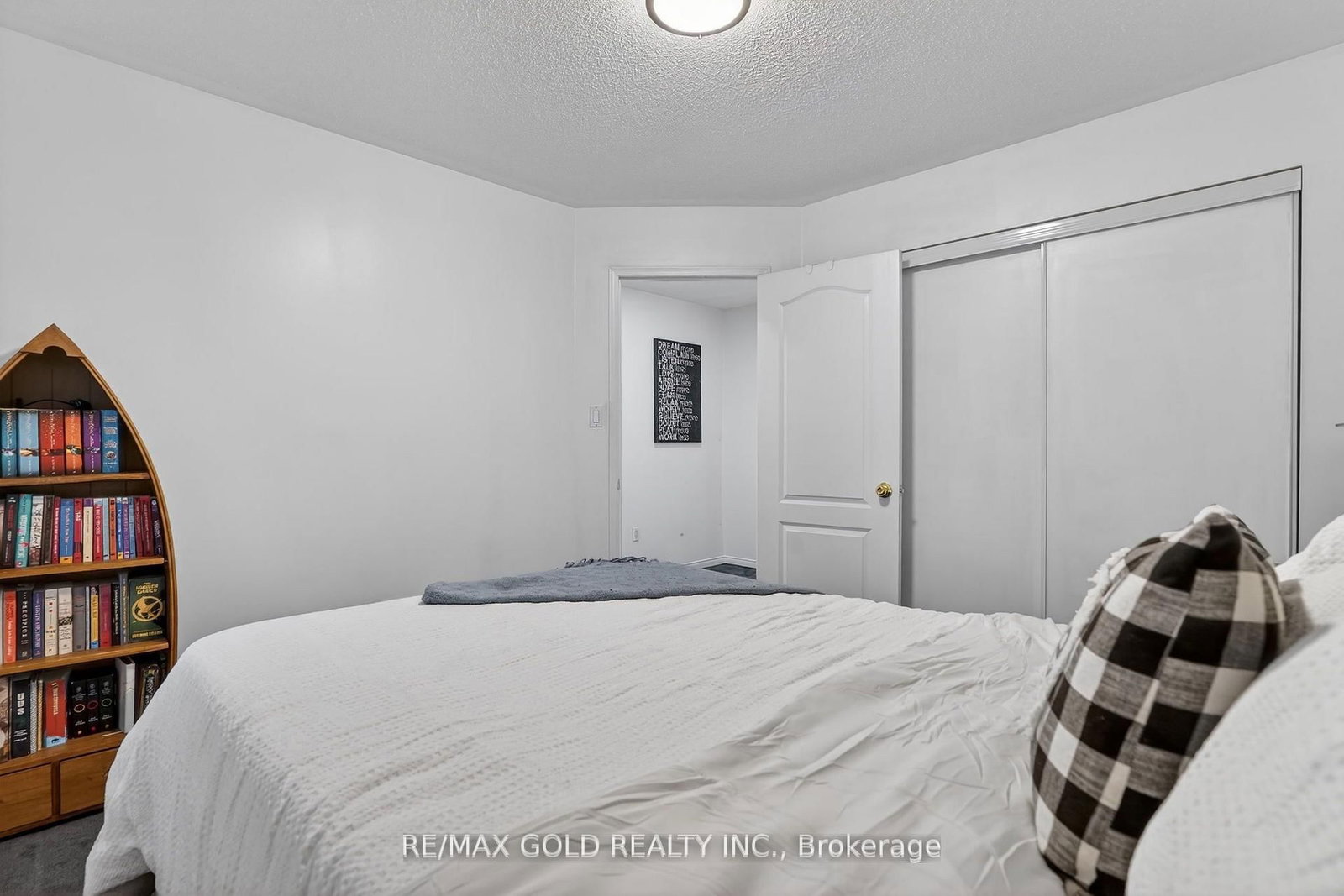 Detached House for sale at 25 Spencer Drive, Brampton, Ontario, L7A 2A2 - Fletcher's Meadow - MLS: W12981636