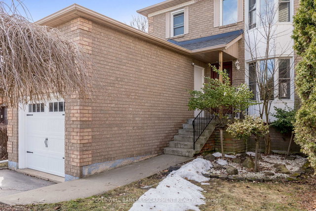 222 Churchill Road N