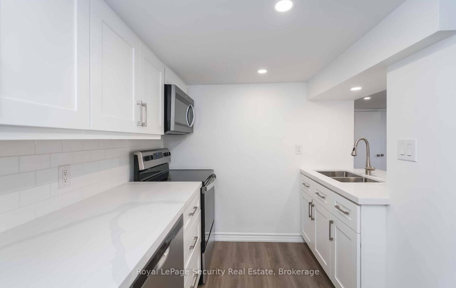 Semi-Detached House for lease at 5-92 Twelfth Street, Toronto, Ontario, M8V 3H1 - New Toronto - MLS: W12981848