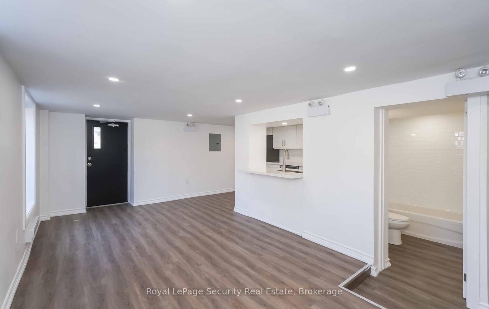 Semi-Detached House for lease at 5-92 Twelfth Street, Toronto, Ontario, M8V 3H1 - New Toronto - MLS: W12981848