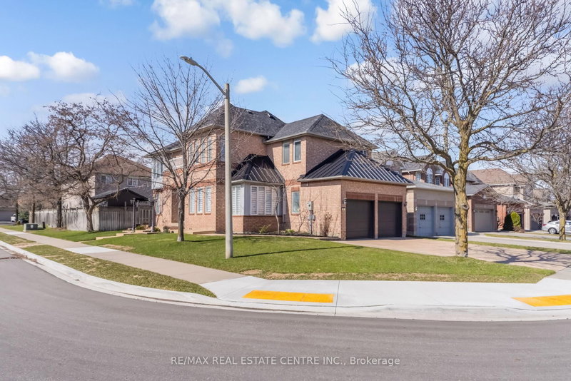 51 Pebblestone Circ, Brampton, L6X 4N2 | Image 3