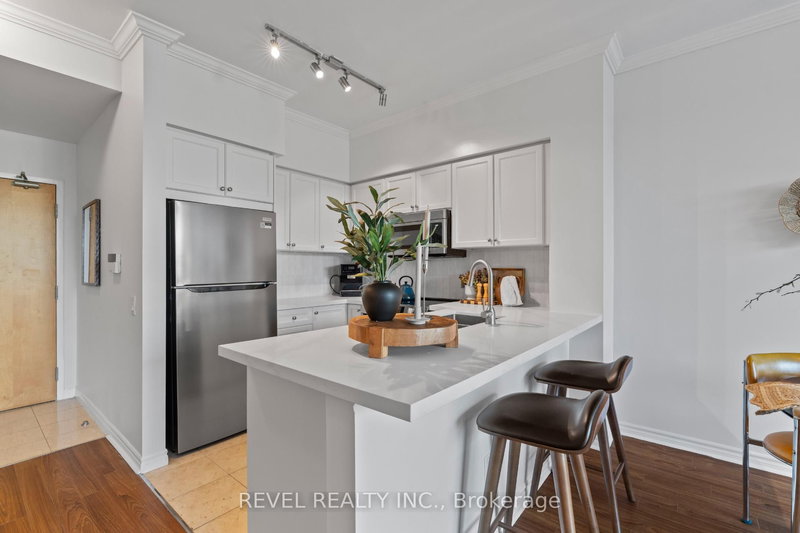 303 - 5 Marine Parade Dr, Toronto, M8V 4B4 | Image 3