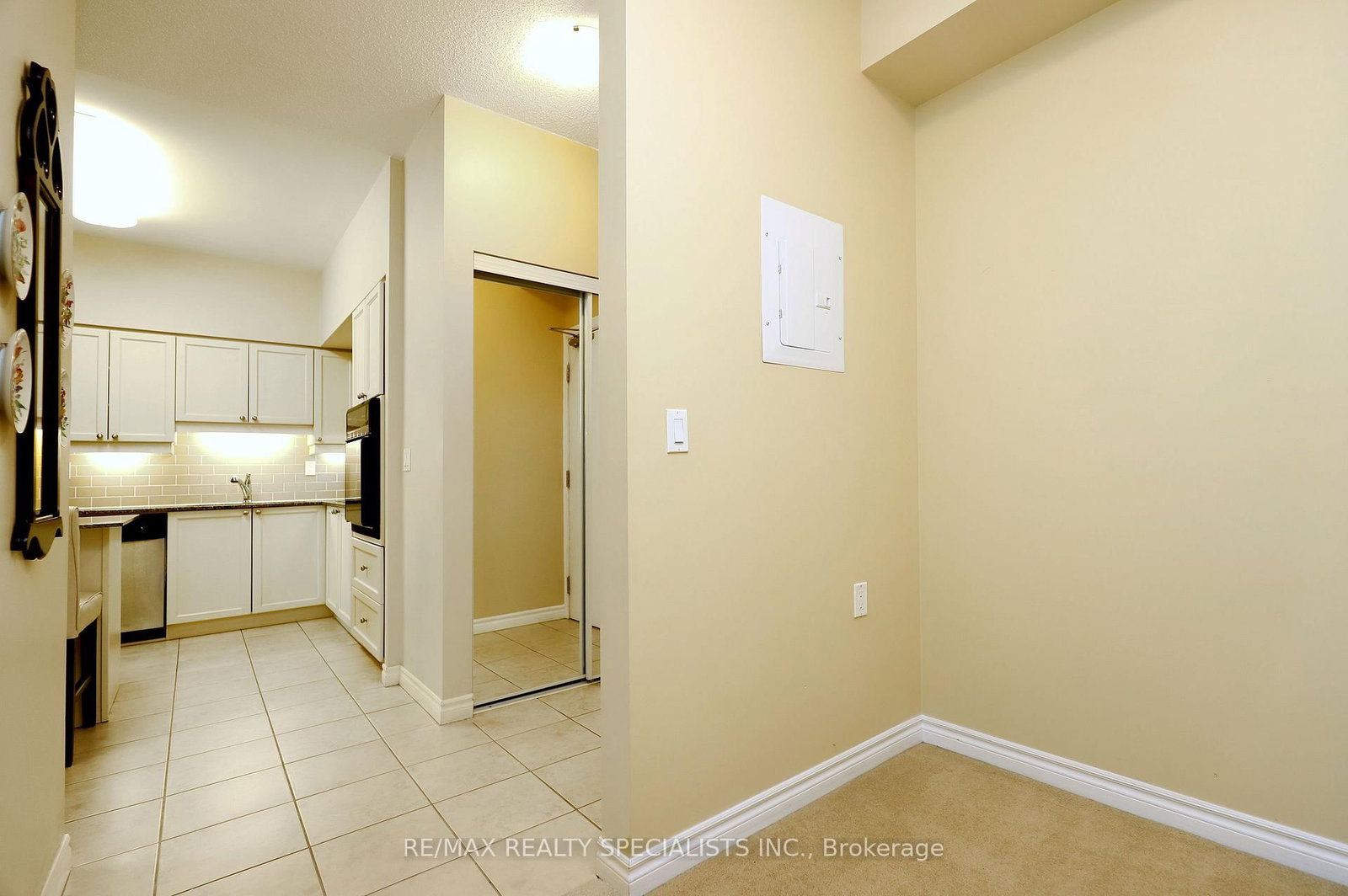 810 Scollard Court, Unit 809 - Photo 6