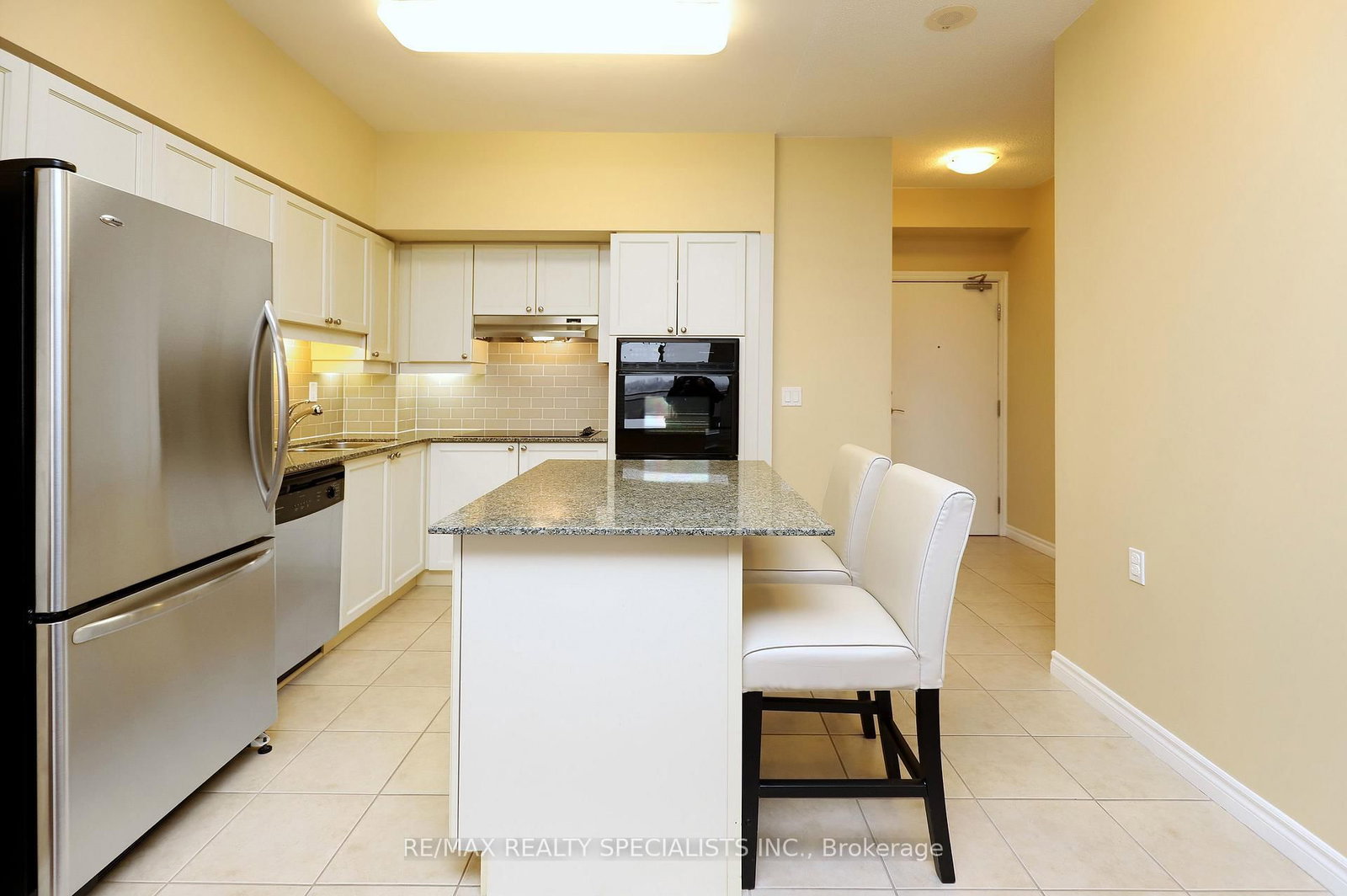 810 Scollard Court, Unit 809 - Photo 9