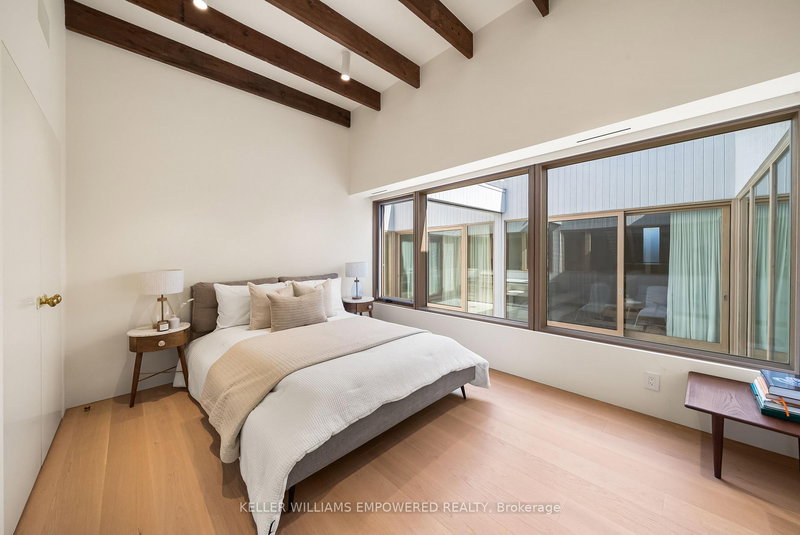 home for lease on 2-722 Lansdowne Avenue