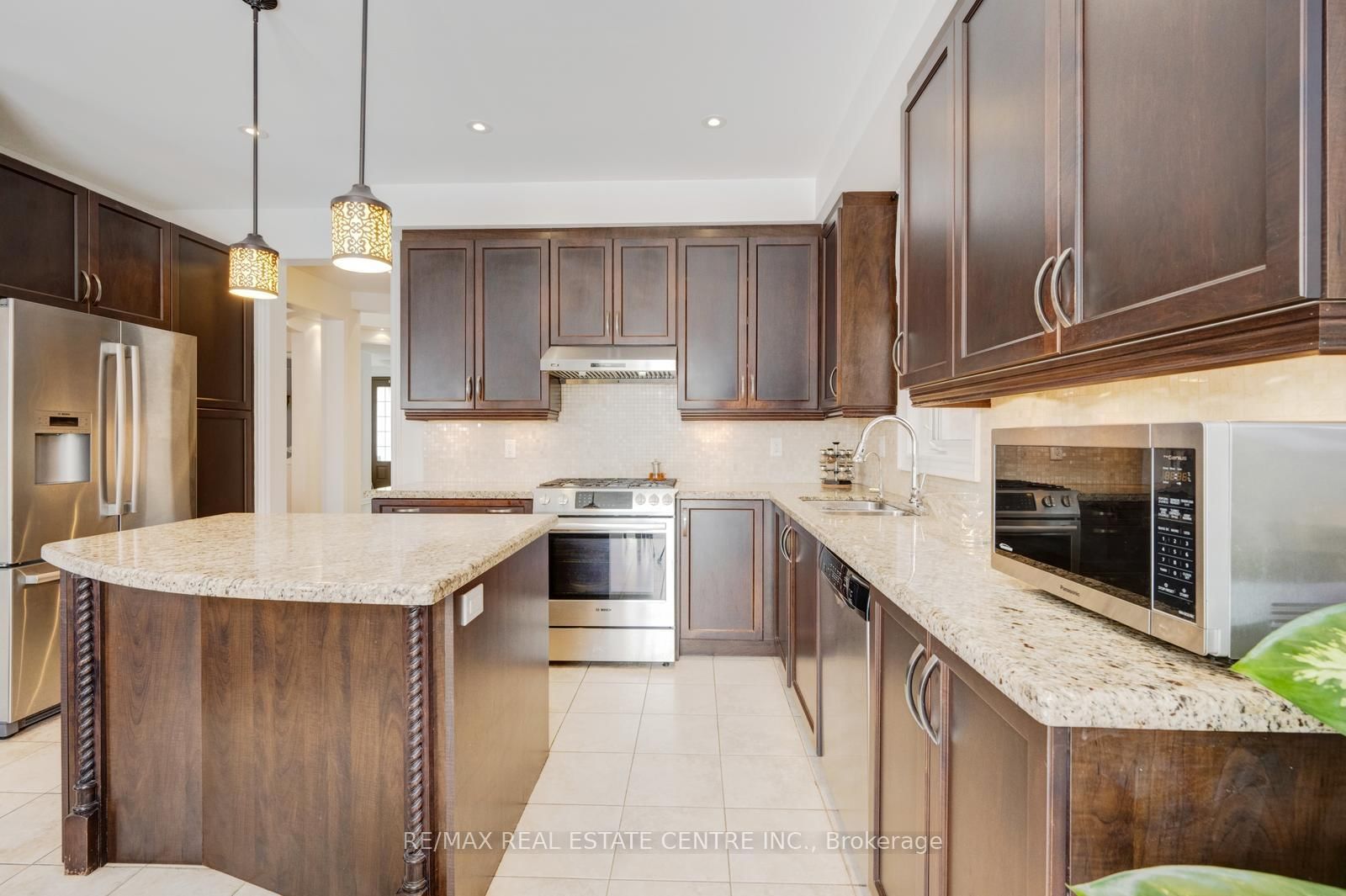 Detached House for sale at 19 Mediterranean Crescent, Brampton, Ontario, N9V 3X6 - Bram West - MLS: W12982008