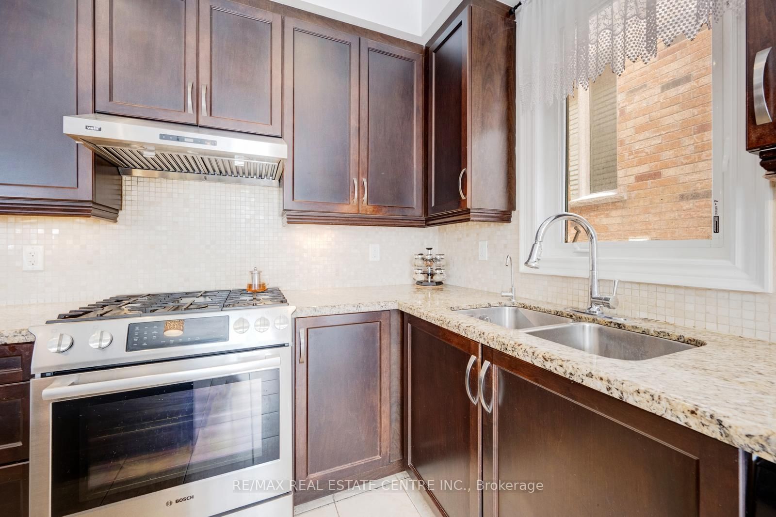 Detached House for sale at 19 Mediterranean Crescent, Brampton, Ontario, N9V 3X6 - Bram West - MLS: W12982008