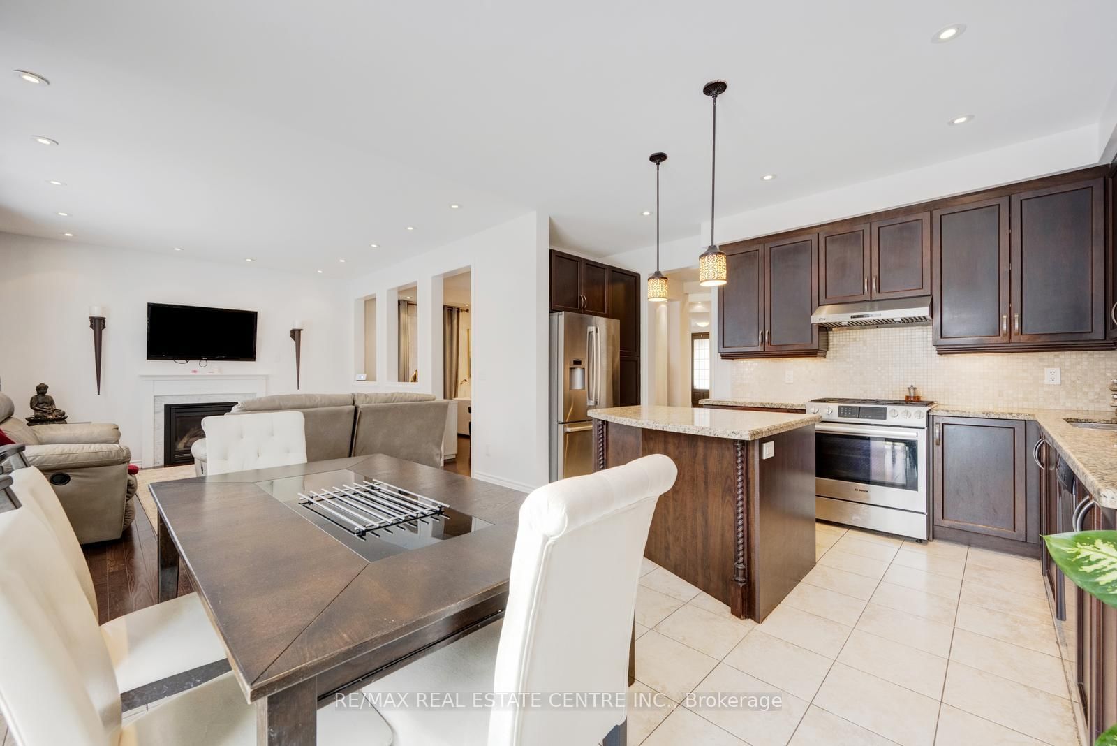 Detached House for sale at 19 Mediterranean Crescent, Brampton, Ontario, N9V 3X6 - Bram West - MLS: W12982008